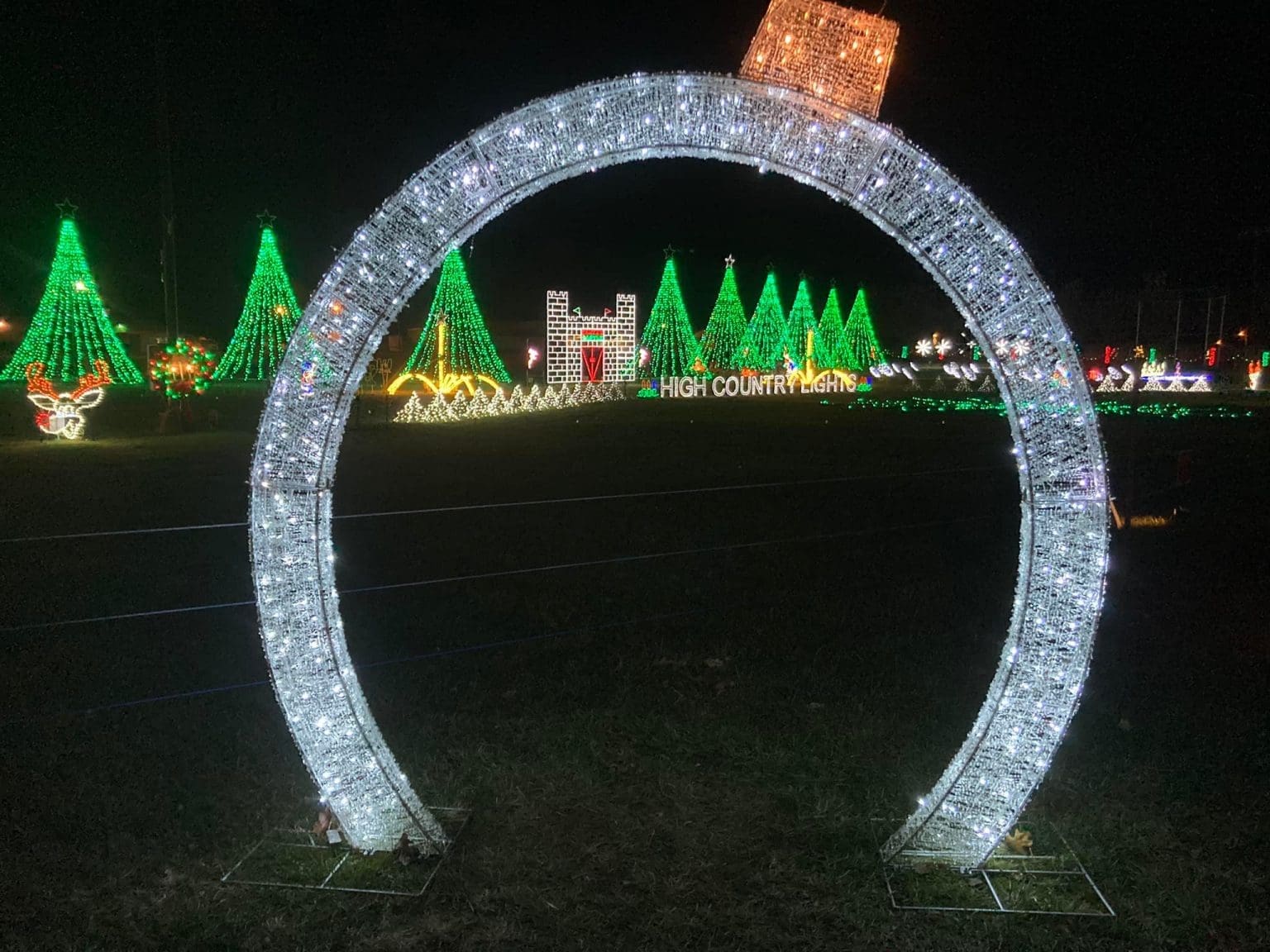 12 Great Places to See Christmas Lights in the Blue Ridge Mountains